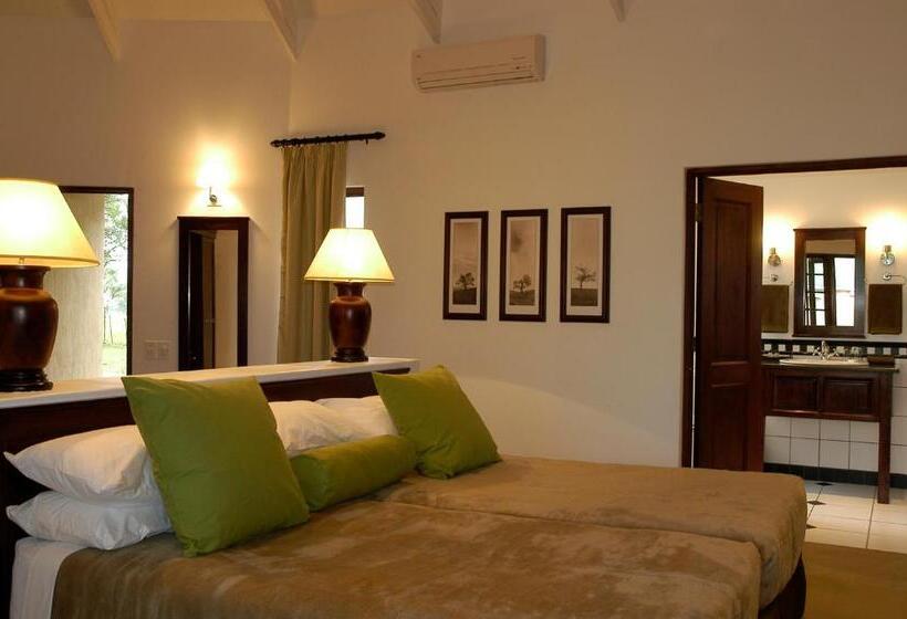 Отель Perrys Bridge Hollow Boutique