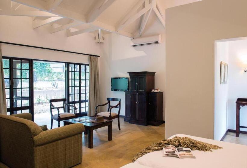 Отель Perrys Bridge Hollow Boutique