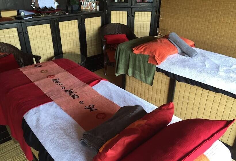 Отель Perrys Bridge Hollow Boutique