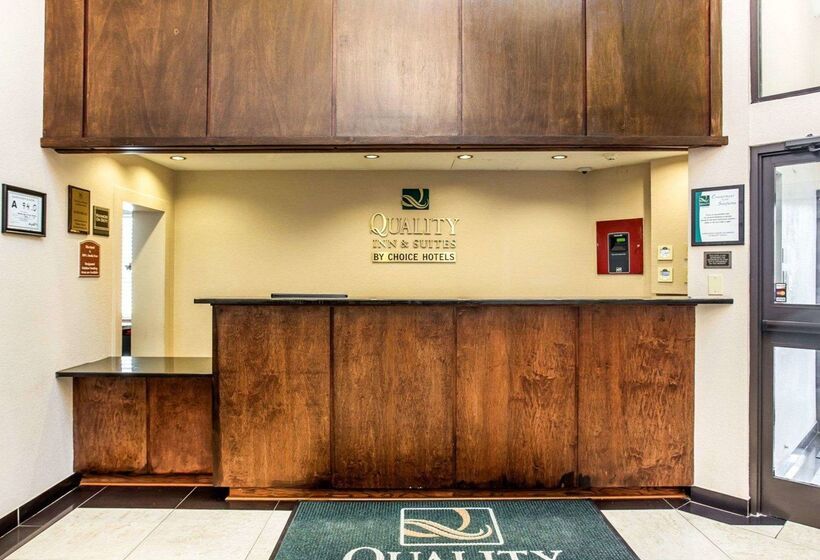 בית מלון כפרי Quality Inn & Suites Coliseum