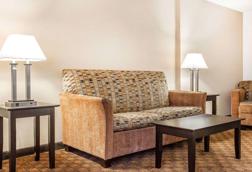 هتل Quality Inn & Suites Coliseum
