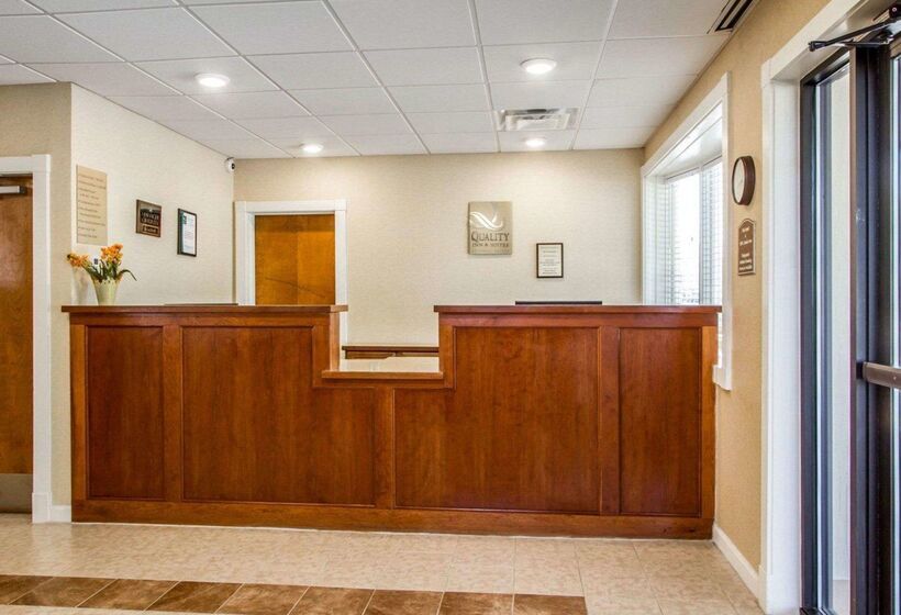 호텔 Quality Inn & Suites