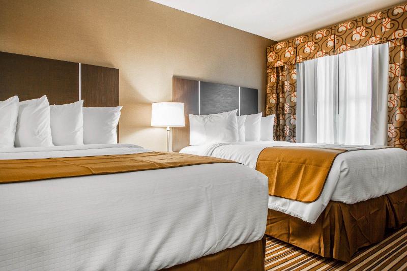 호텔 Quality Inn & Suites
