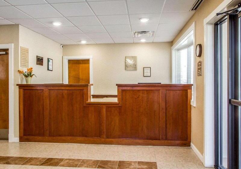 호텔 Quality Inn & Suites