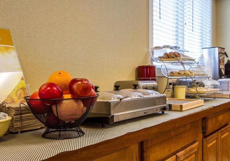 호텔 Quality Inn & Suites