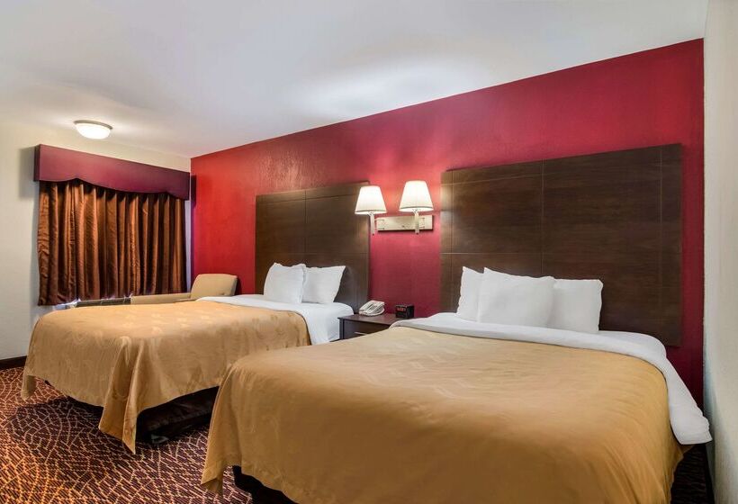 בית מלון כפרי Quality Inn