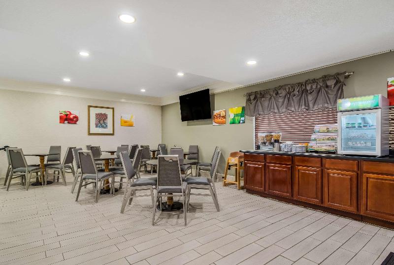 בית מלון כפרי Quality Inn