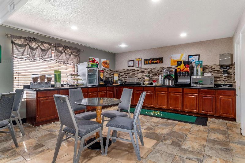 בית מלון כפרי Quality Inn