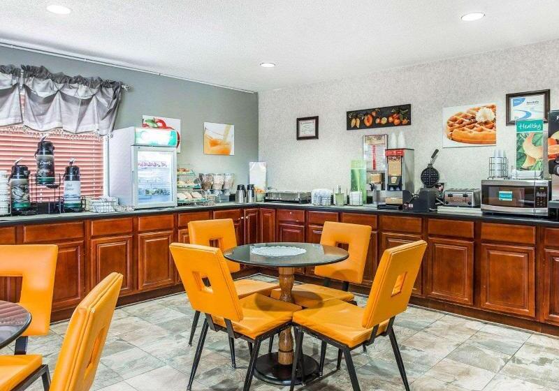 בית מלון כפרי Quality Inn