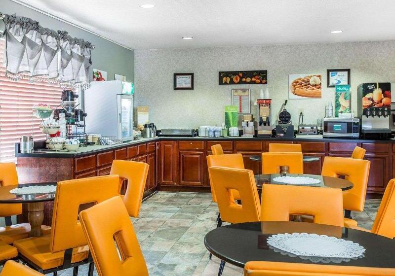 בית מלון כפרי Quality Inn