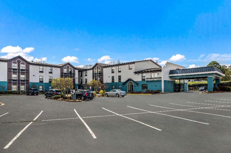 בית מלון כפרי Quality Inn