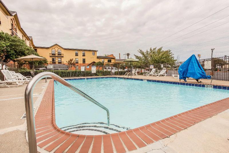 בית מלון כפרי Quality Inn