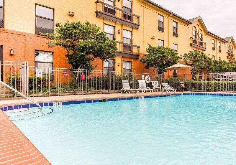 בית מלון כפרי Quality Inn