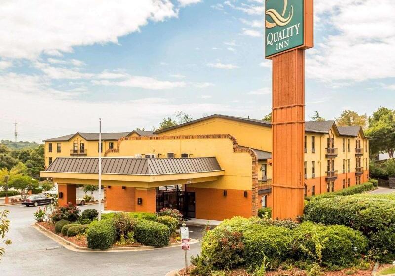 בית מלון כפרי Quality Inn