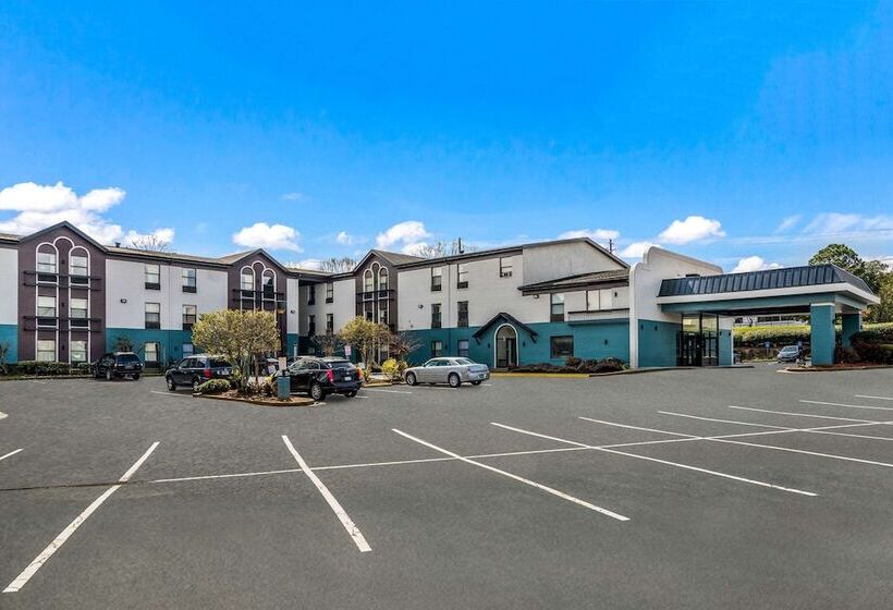 בית מלון כפרי Quality Inn