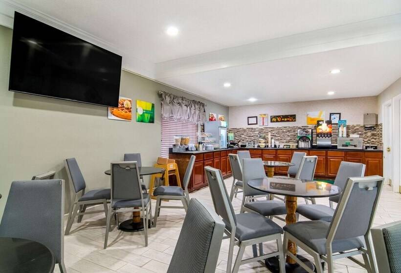 בית מלון כפרי Quality Inn