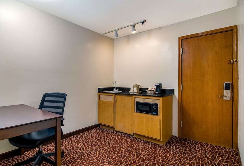 בית מלון כפרי Quality Inn