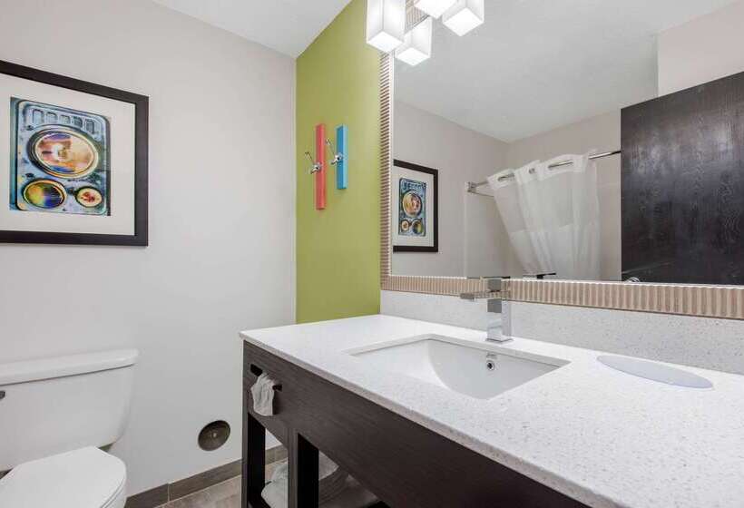 فندق Quality Inn