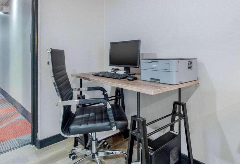 فندق Quality Inn