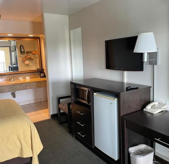 Отель Quality Inn Ontario Airport Convention Center