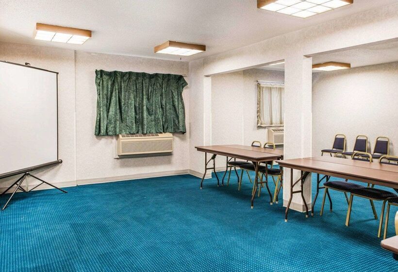 בית מלון כפרי Quality Inn South