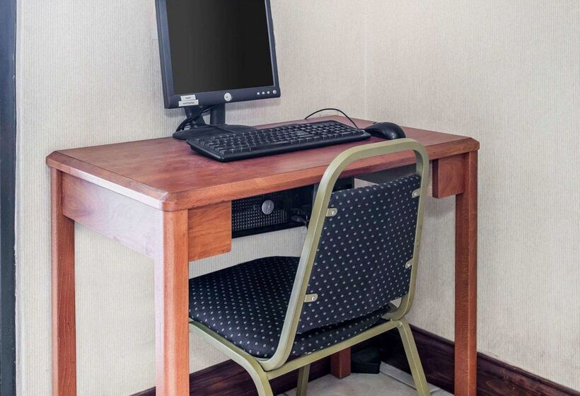 בית מלון כפרי Quality Inn South