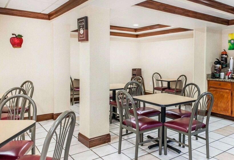 בית מלון כפרי Quality Inn South