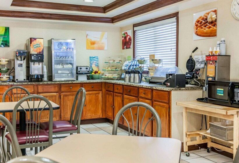 בית מלון כפרי Quality Inn South