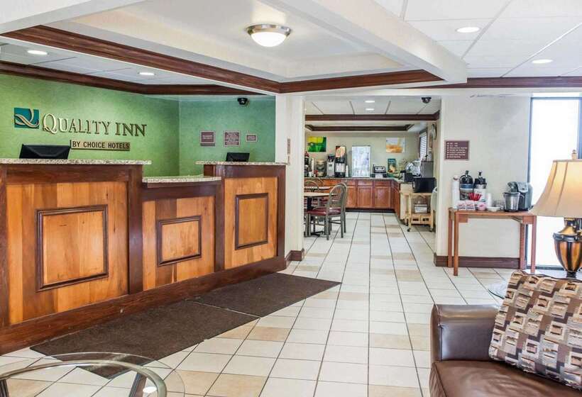 בית מלון כפרי Quality Inn South