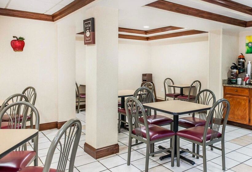 בית מלון כפרי Quality Inn South