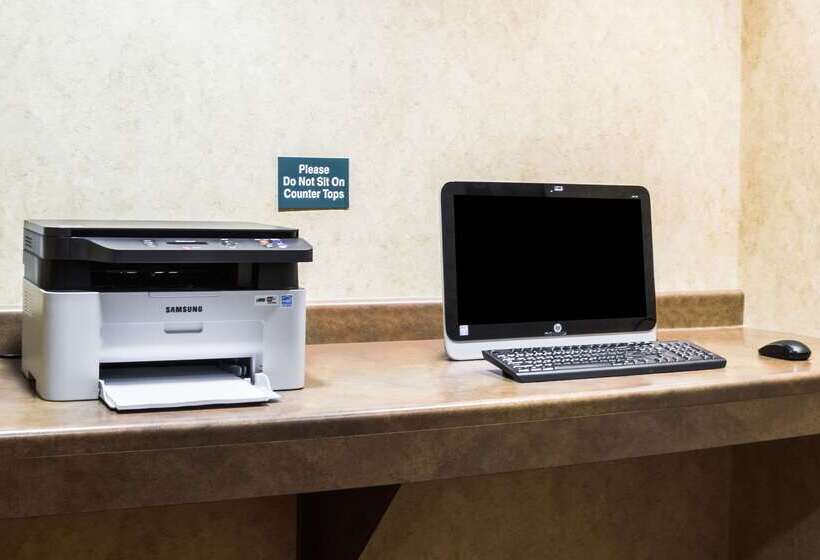 호텔 Quality Inn & Suites Airport North