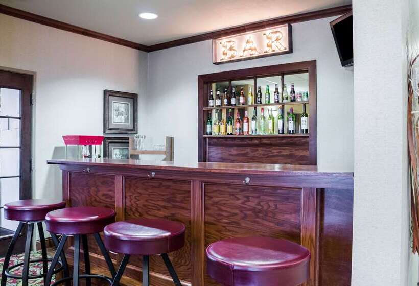 호텔 Quality Inn & Suites Airport North