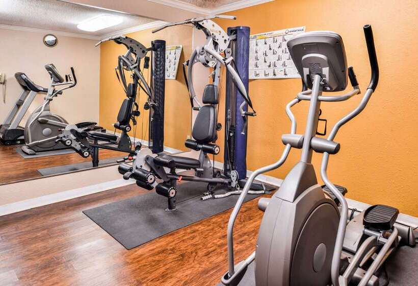 호텔 Quality Inn & Suites