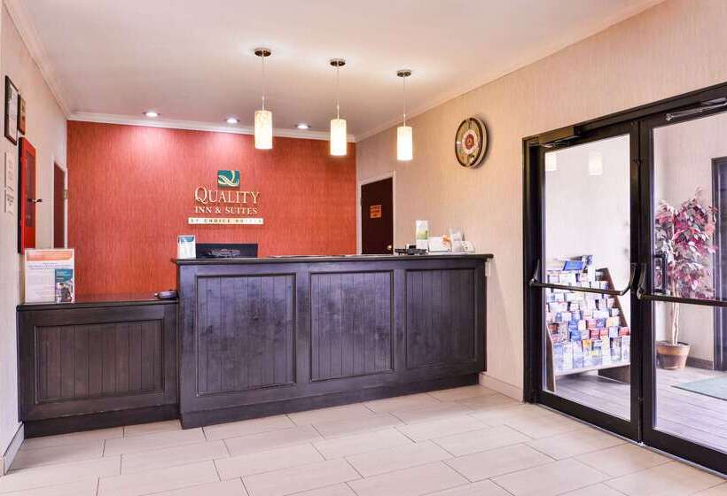 호텔 Quality Inn & Suites