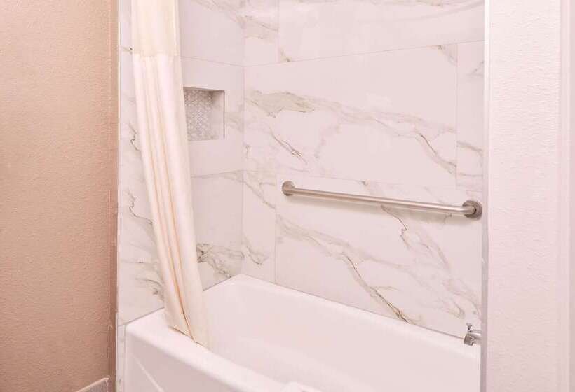 호텔 Quality Inn & Suites