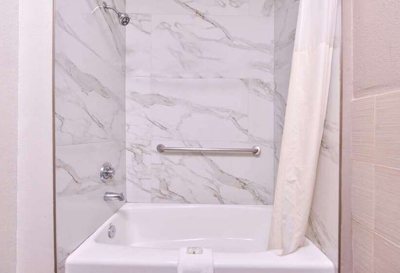 호텔 Quality Inn & Suites