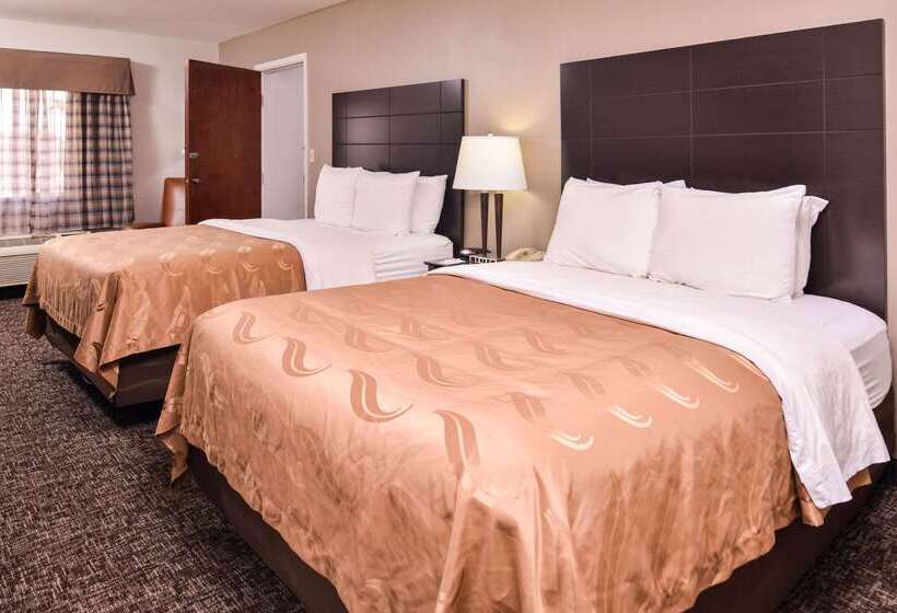 호텔 Quality Inn & Suites