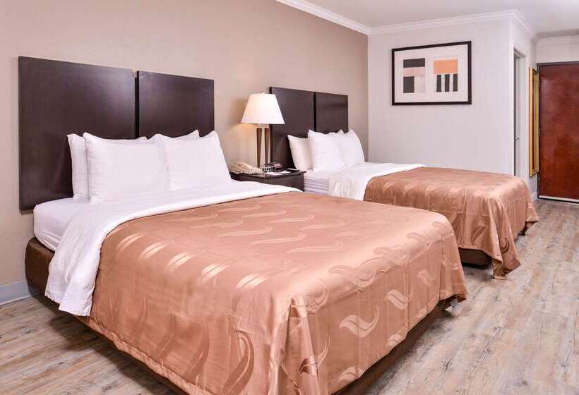 호텔 Quality Inn & Suites