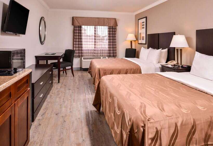 호텔 Quality Inn & Suites