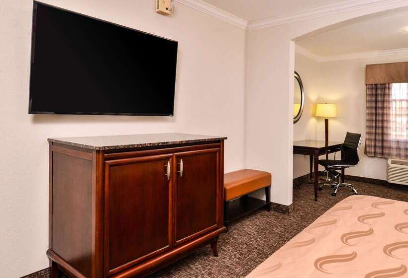 호텔 Quality Inn & Suites
