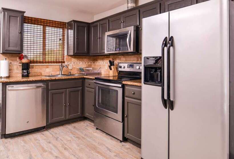 호텔 Quality Inn & Suites