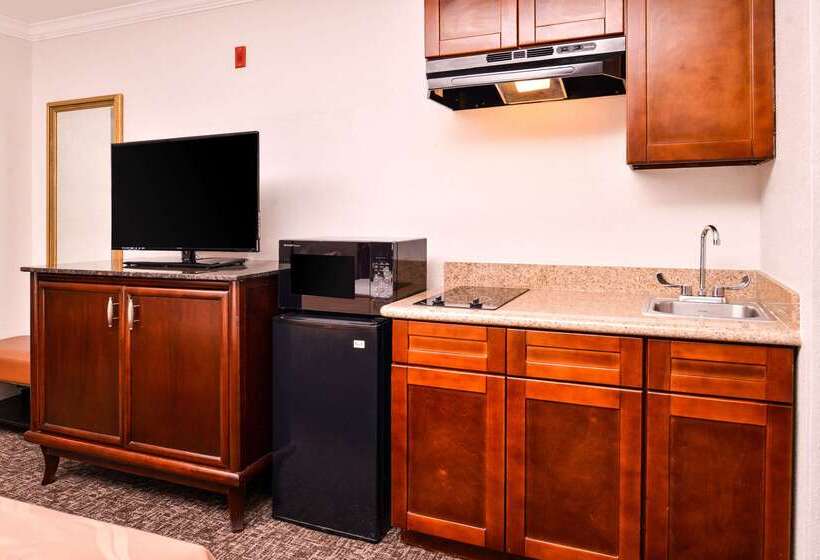 호텔 Quality Inn & Suites