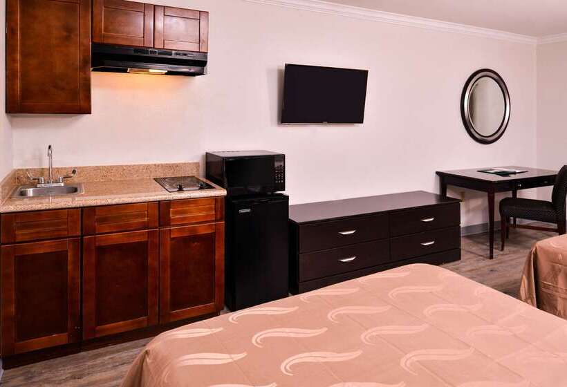 호텔 Quality Inn & Suites