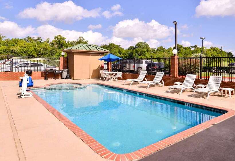 호텔 Quality Inn & Suites