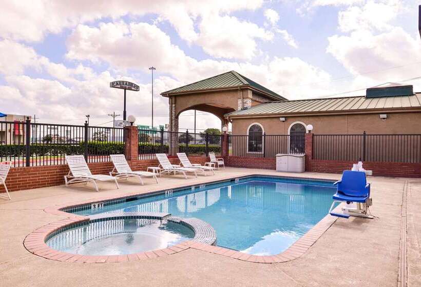 호텔 Quality Inn & Suites