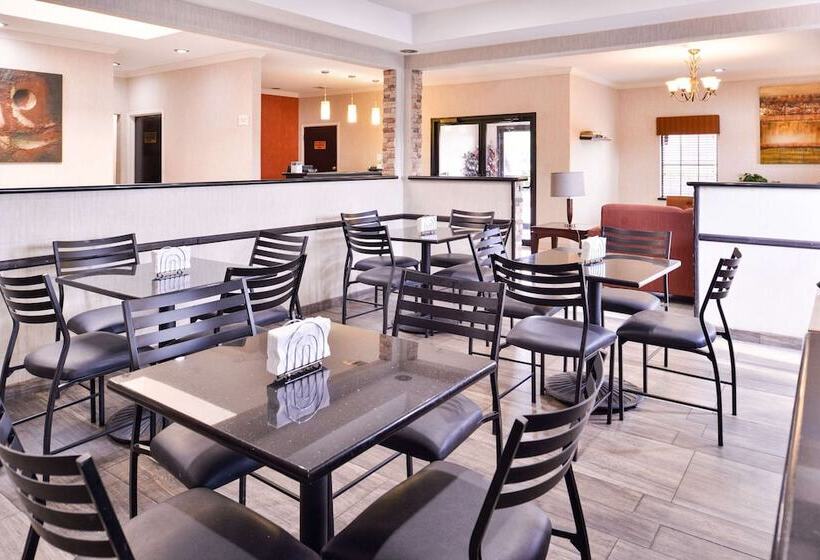 호텔 Quality Inn & Suites