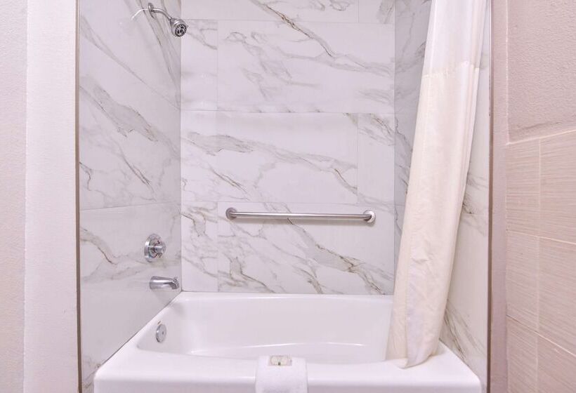 호텔 Quality Inn & Suites