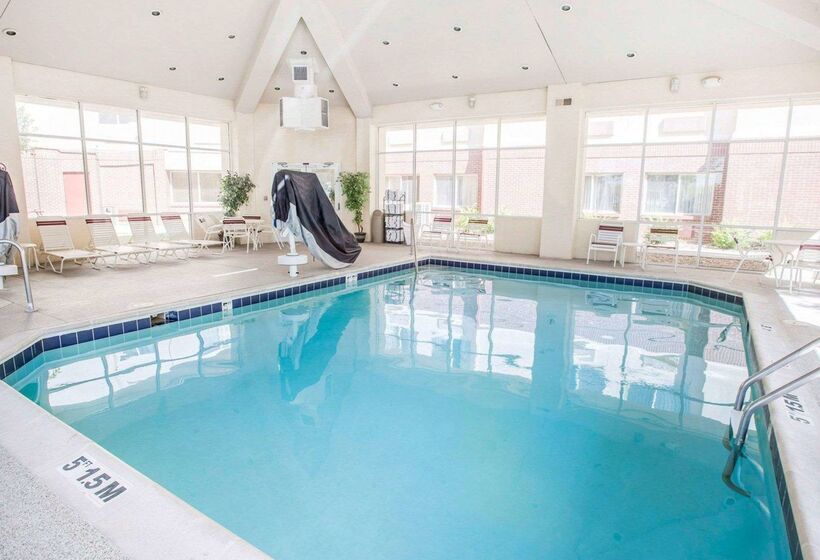 ホテル Quality Inn & Suites Denver International Airport