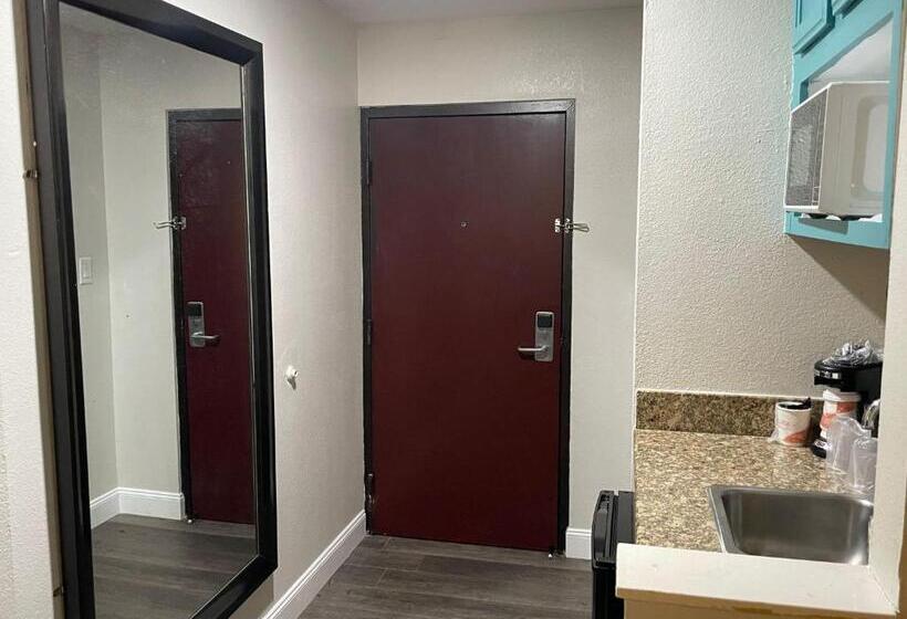 هتل Quality Inn And Suites Lafayette