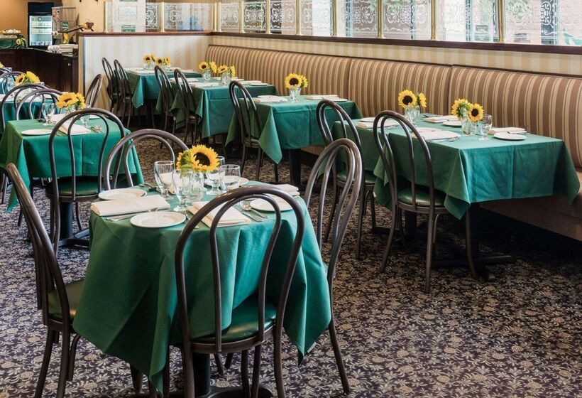 בית מלון כפרי Quality Suites Lake Wright  Norfolk Airport